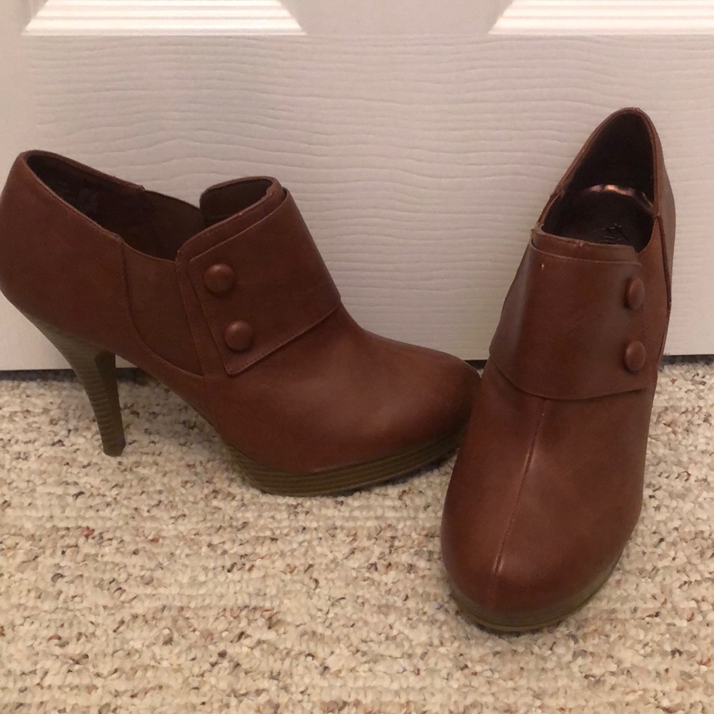 Size 12 Fioni platform heeled brown booties ~ like new ~ cognac